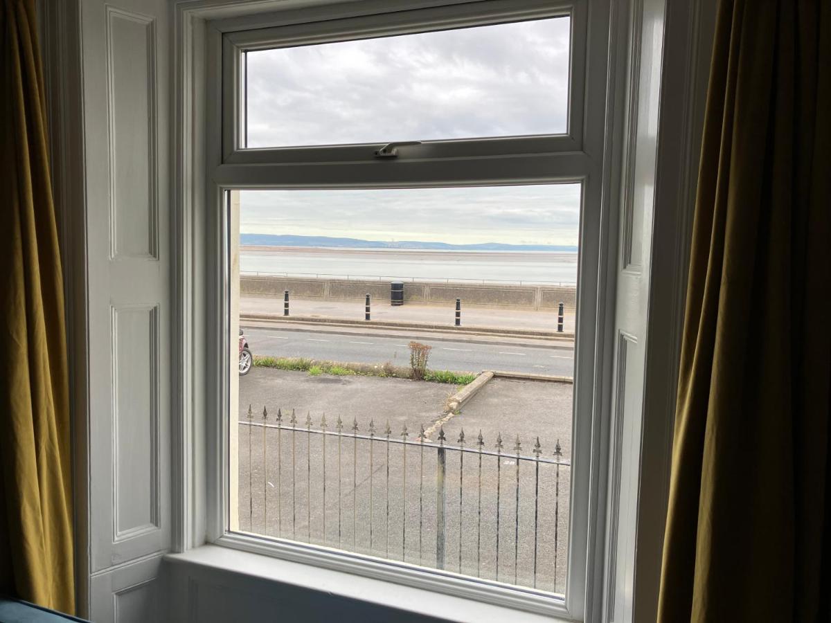 Lovely Family Seafront In *